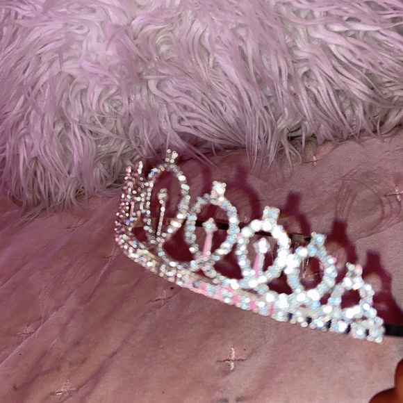 Regal Elegant Queen Tiara - Picture 5 of 5